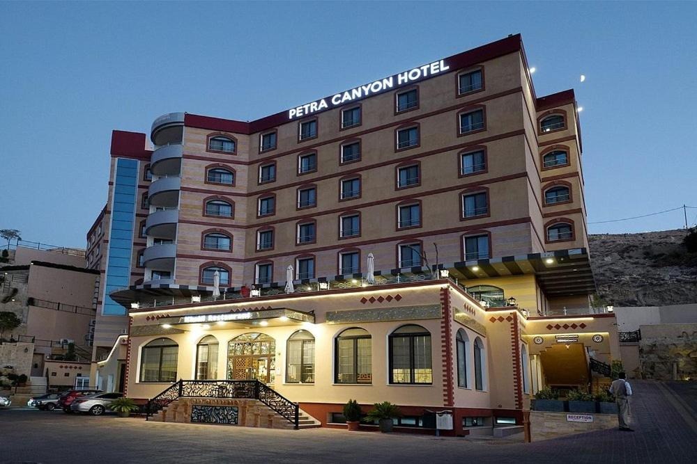 Petra Canyon Hotel 4*